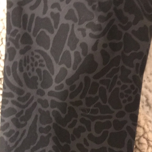RARE lululemon leggings - Picture 3 of 3